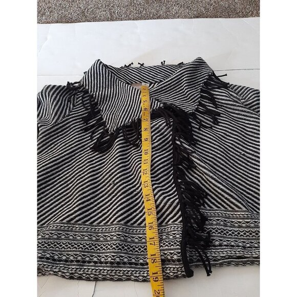 Chico's Multi Print Jacquard Cardigan Fringe Aztec Long Sleeve Size 1 Classic - Picture 10 of 13